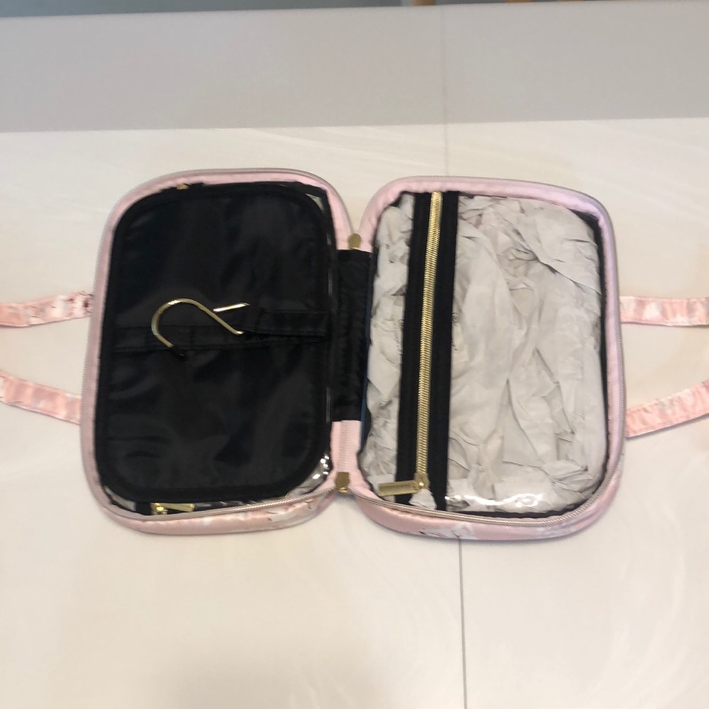 Travel makeup- toiletries case